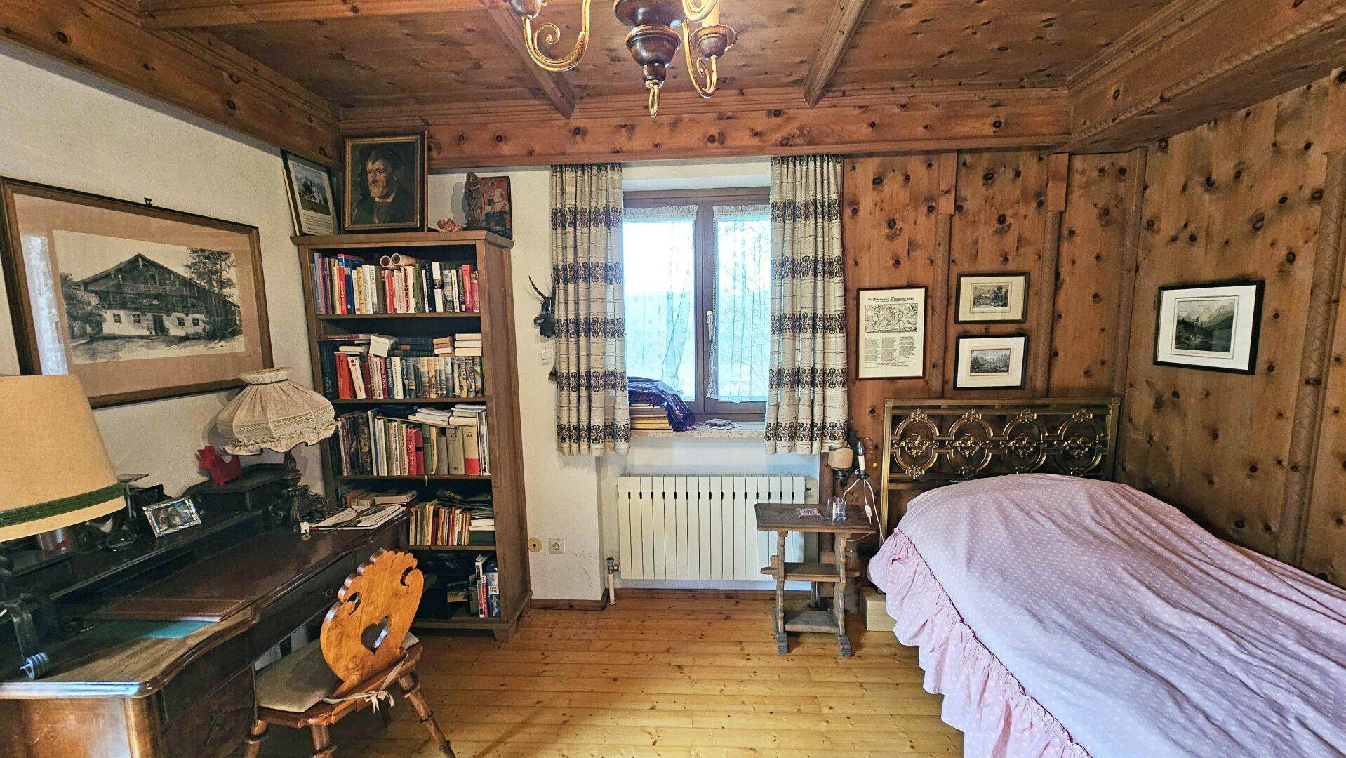 Zimmer OG, Grundstück mit Altbestand und Freizeitwohnsitz, Rettenschöß