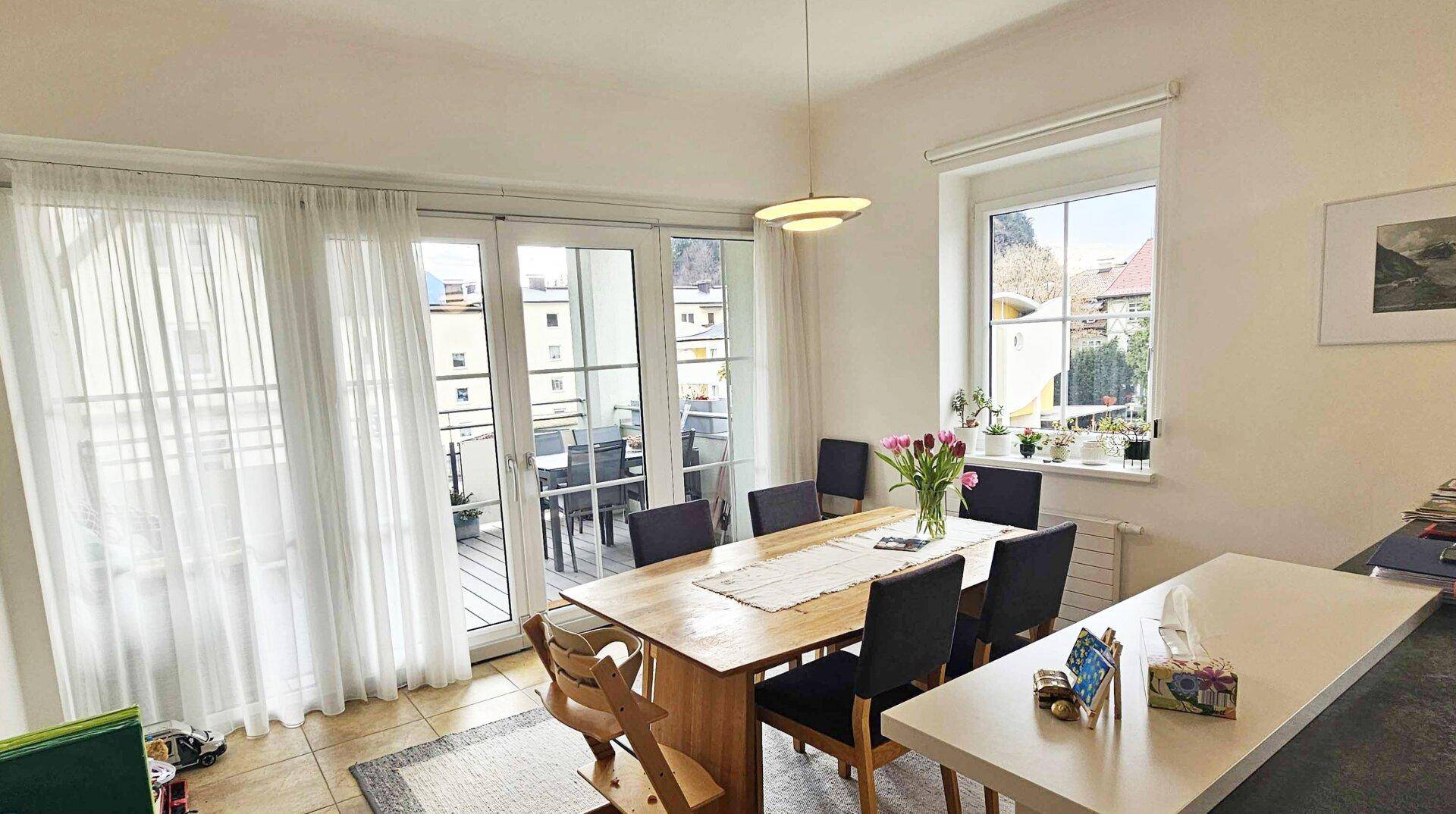 Essbereich mit Ausgang Balkon