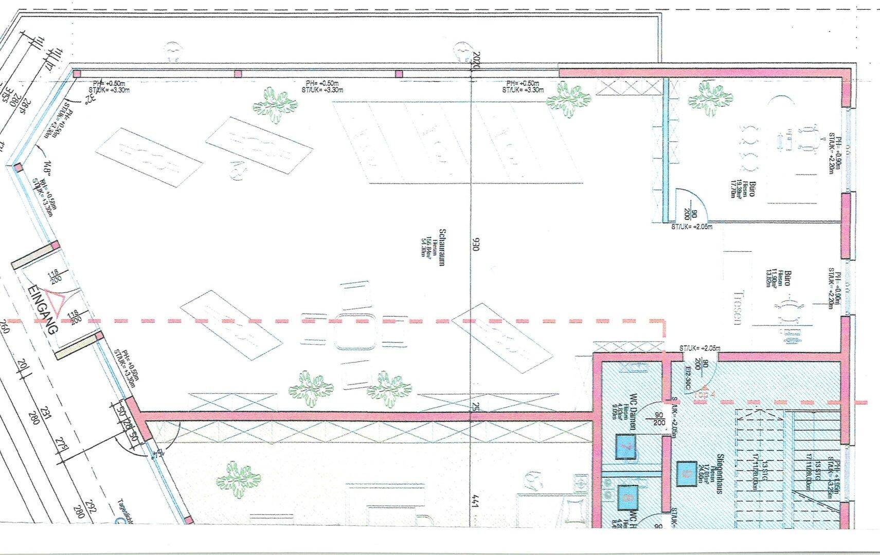 Grundriss eines Geschäftsraums mit offenem Layout, großen Fensterfronten und integriertem Treppenhaus.