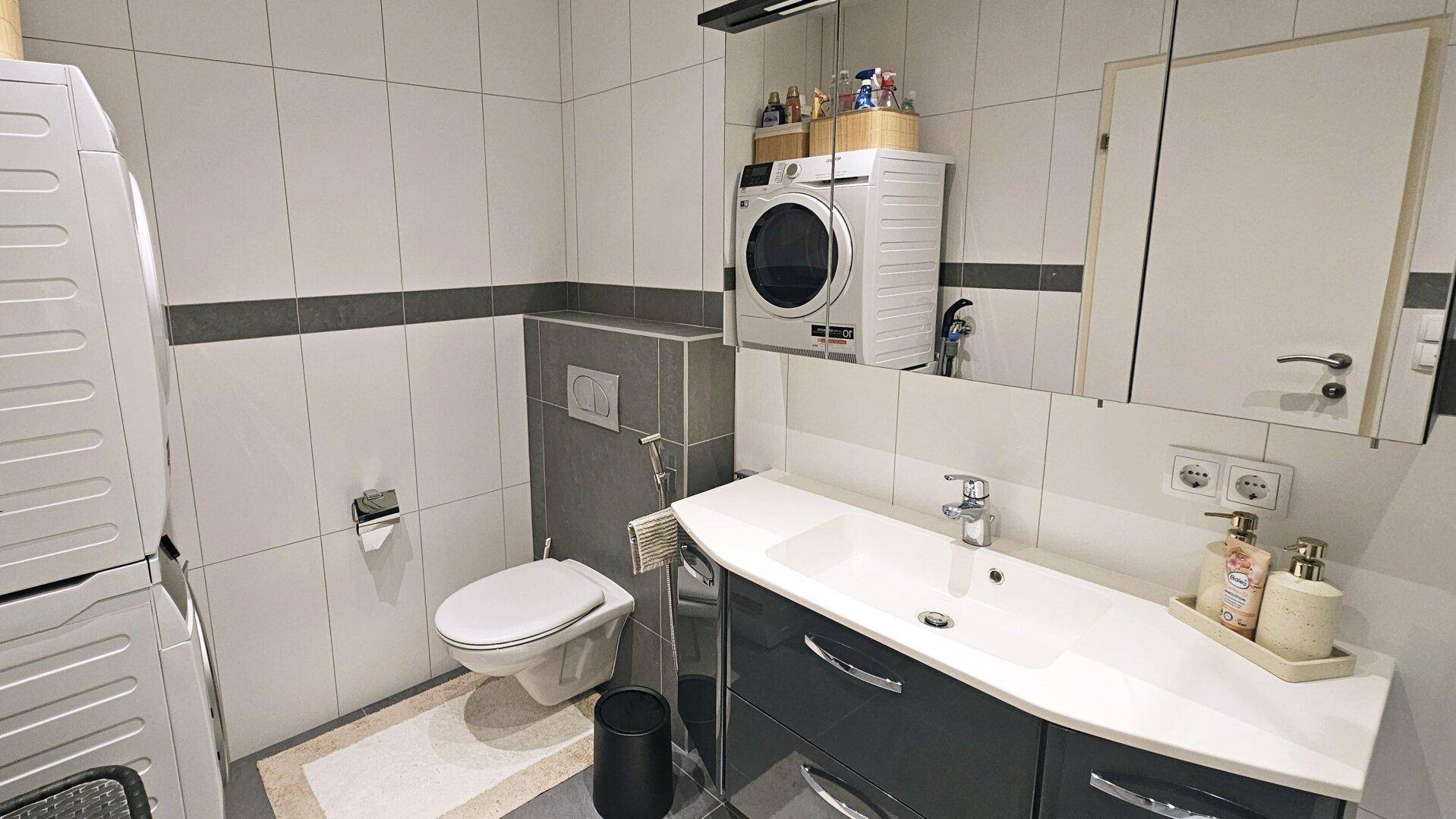 Bad mit Anschluss Waschmaschine, Mietwohnung Kufstein mit Stellplatz