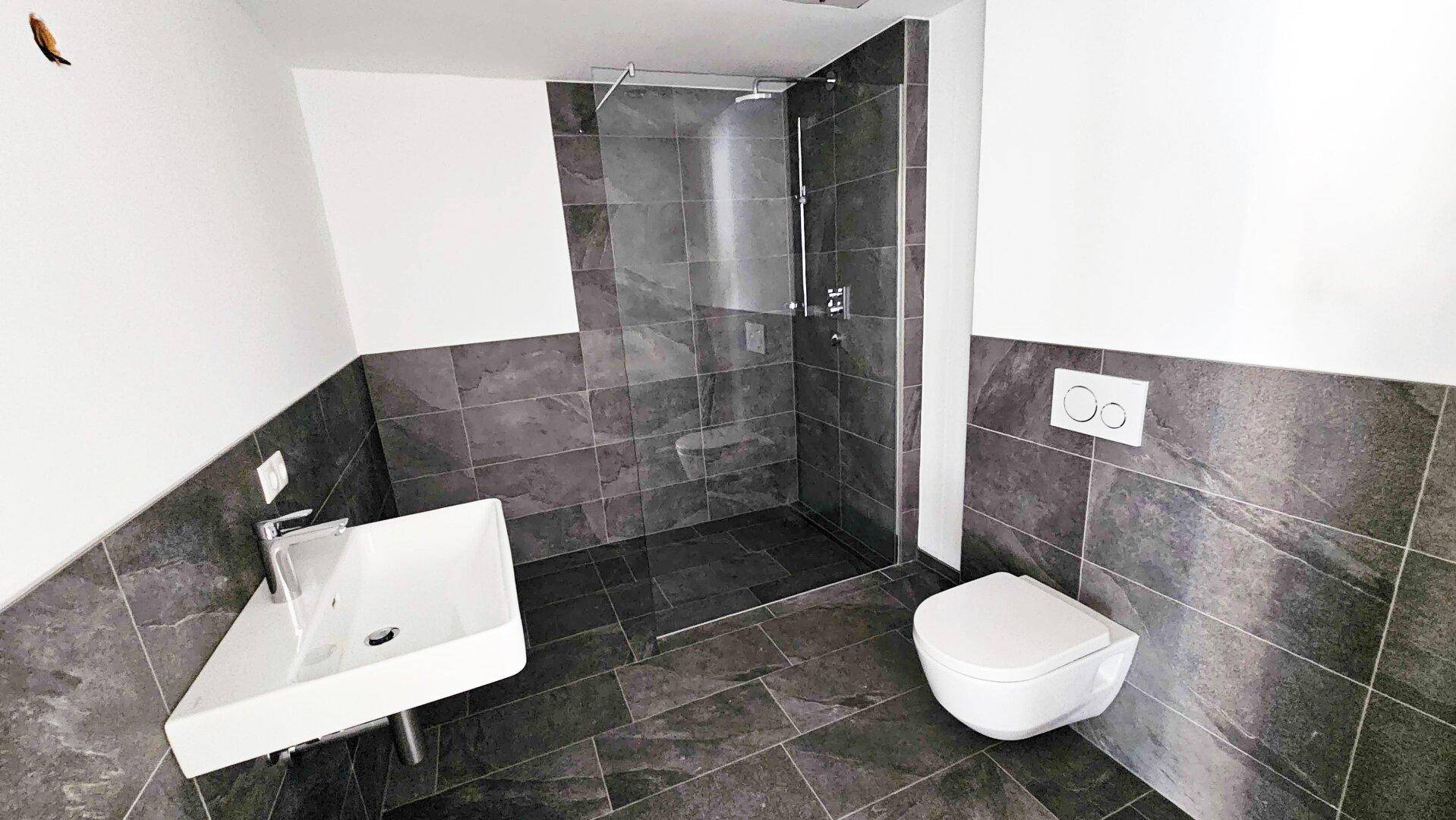 Bad mit Dusche, Erstbezug Mietwohnung Kufstein, Professor Schlosser-Straße