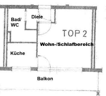 Grundriss der Wohnung "TOP 2" mit kombiniertem Wohn-/Schlafbereich, Küche und Balkon.