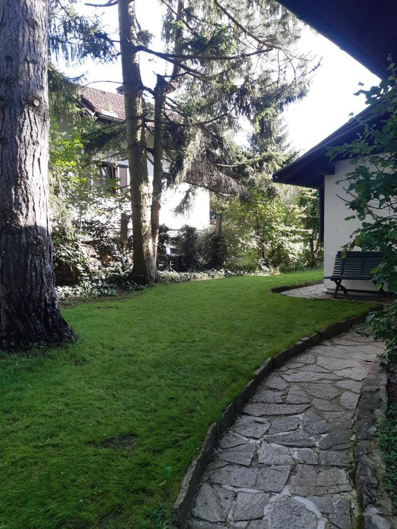 Weg zum Eingang