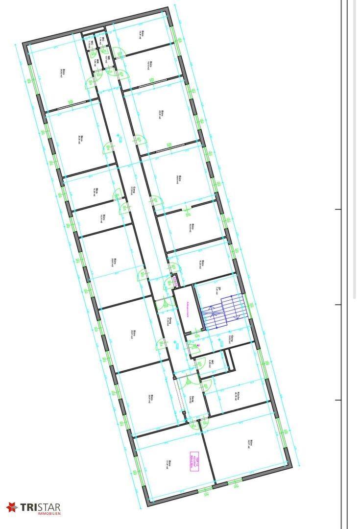 Detaillierter Grundriss eines Gebäudegeschosses mit mehreren Büroeinheiten und einem zentralen Flur.