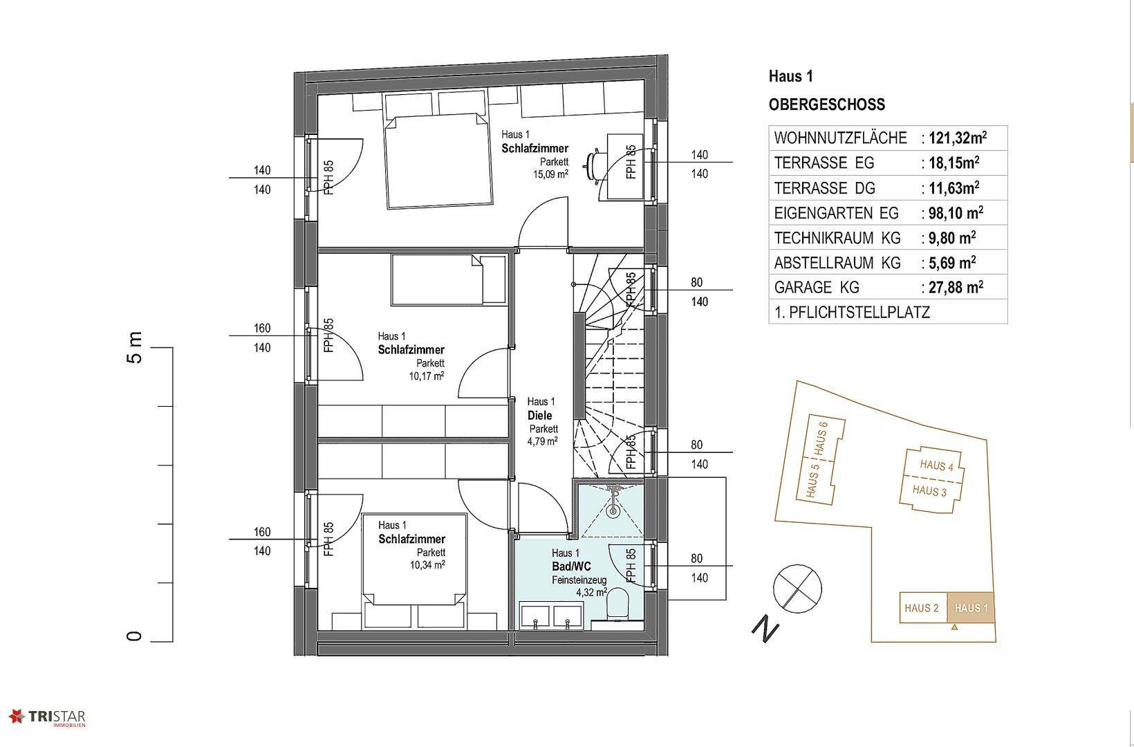 Grundriss des Obergeschosses mit drei Schlafzimmern, Diele und einem Badezimmer mit Fenster.