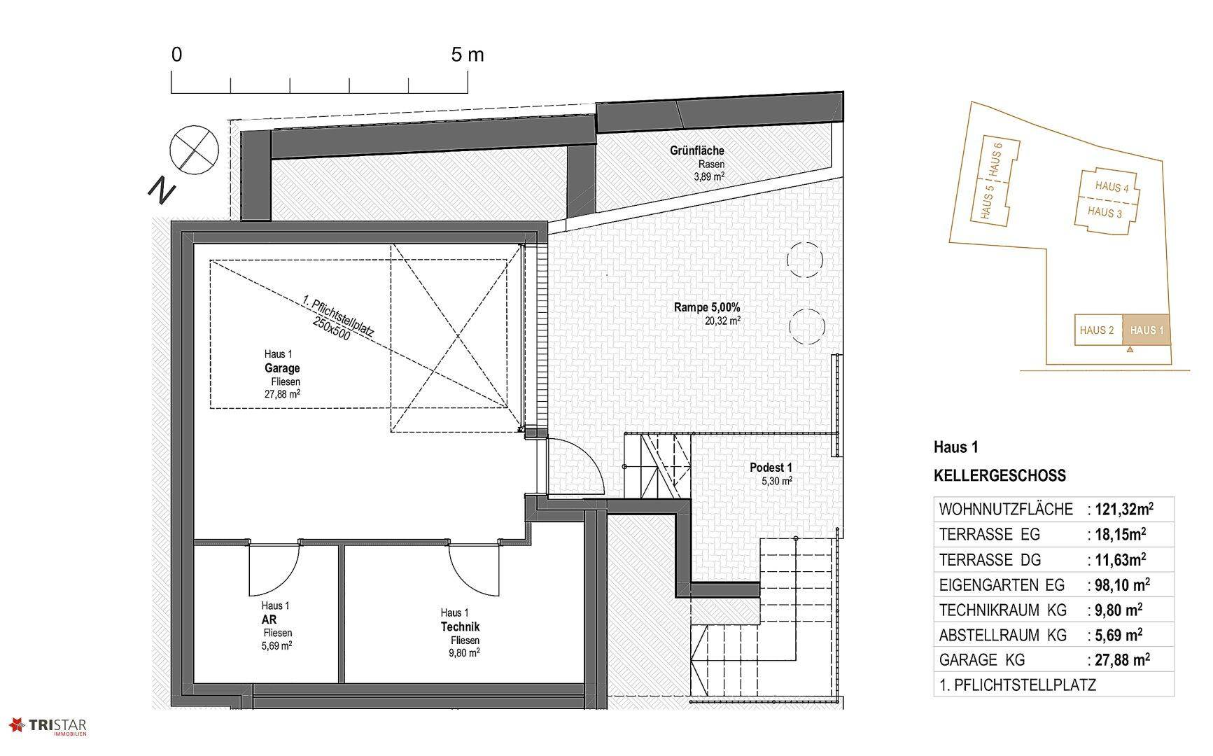 Grundriss des Kellergeschosses mit Garage, Technikraum und Abstellraum, inklusive Zufahrtsrampe.