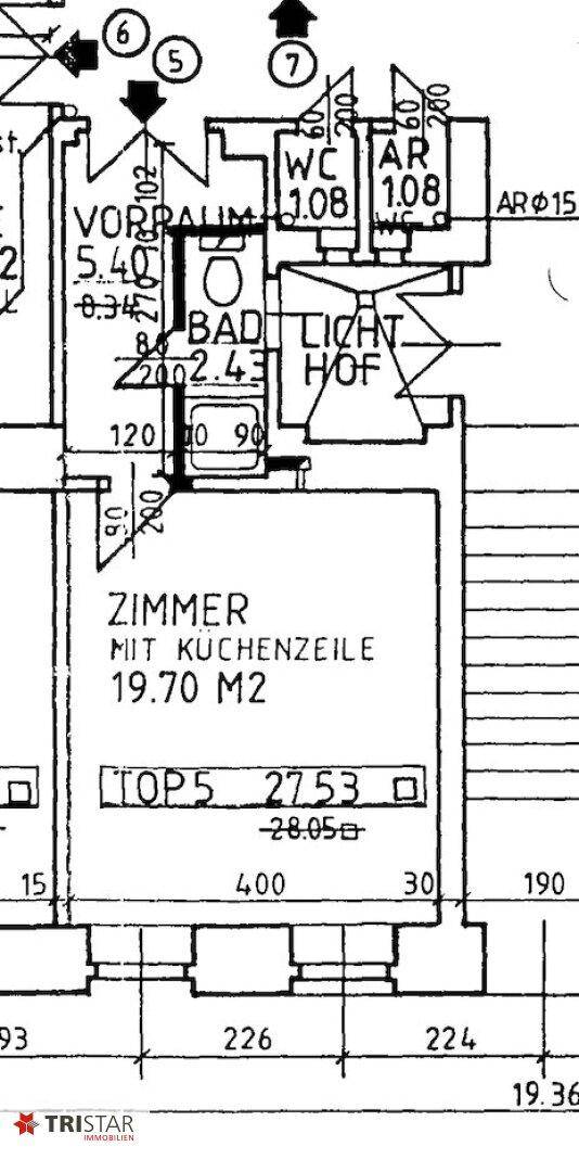 Ausschnitt des Grundrisses mit Zimmer, Küchenzeile und separatem WC.