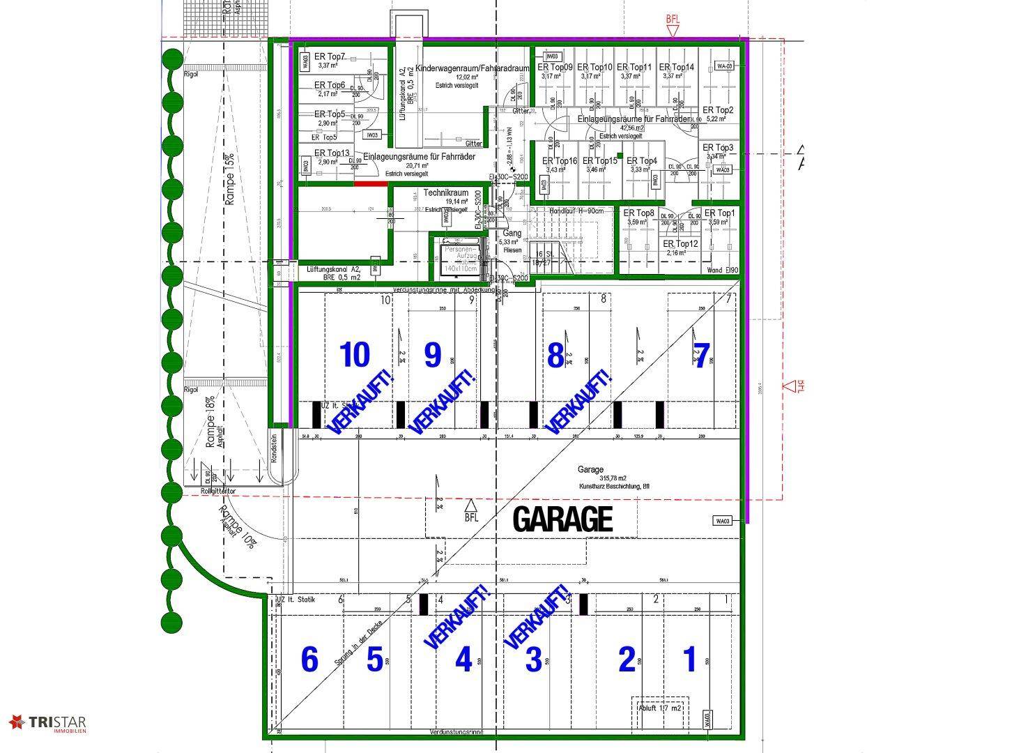 Grundriss der Tiefgarage mit markierten Stellplätzen und Zugang zur Rampe.