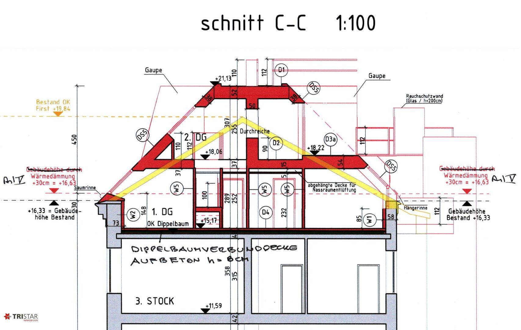 Architektonischer Schnitt C-C des Gebäudes, der die Dachgeschosse und die Dachkonstruktion mit Gauben zeigt.