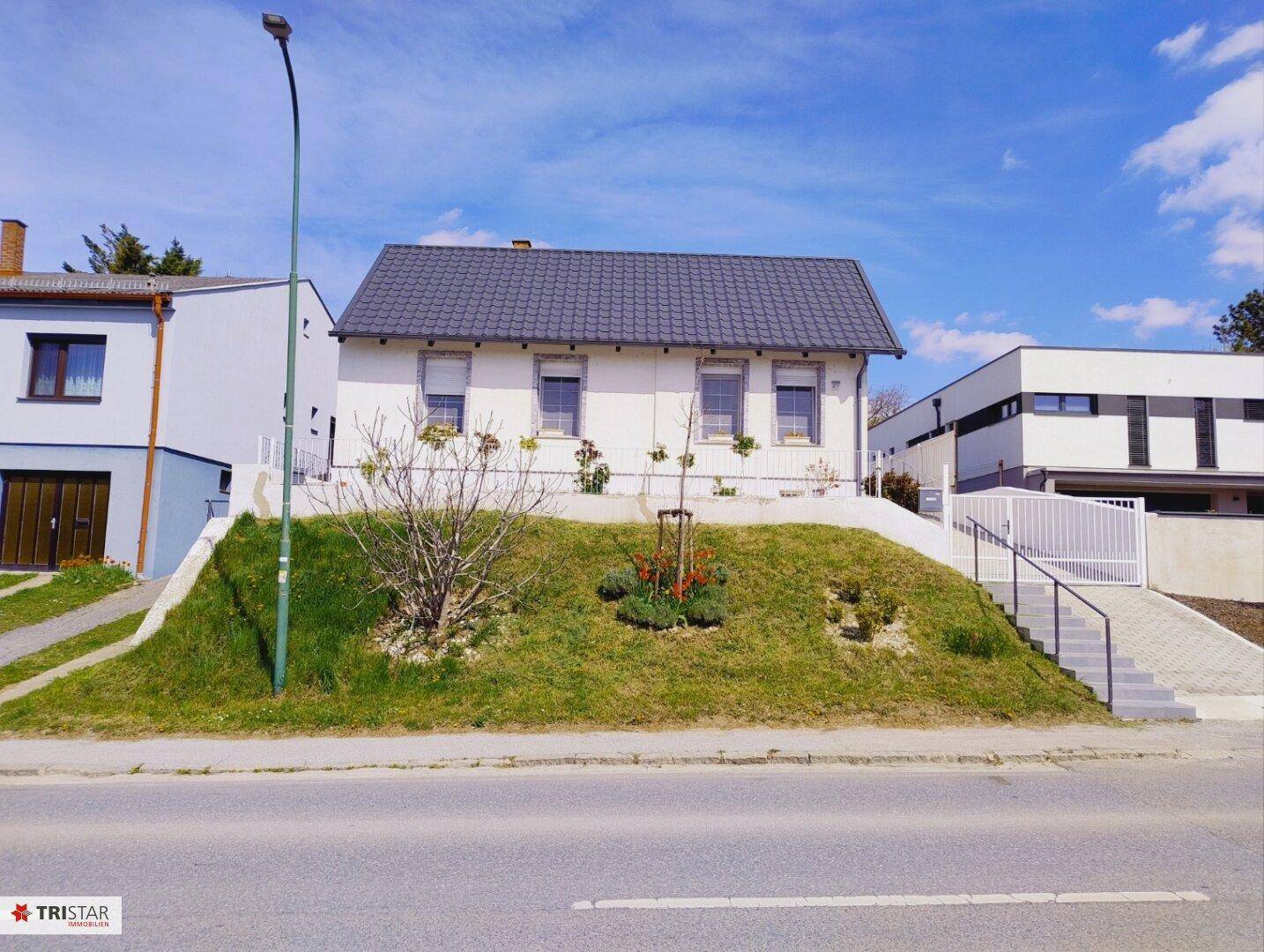 Top-ausgestattetes Wohnhaus mit gepflegtem Garten - Ansicht 2