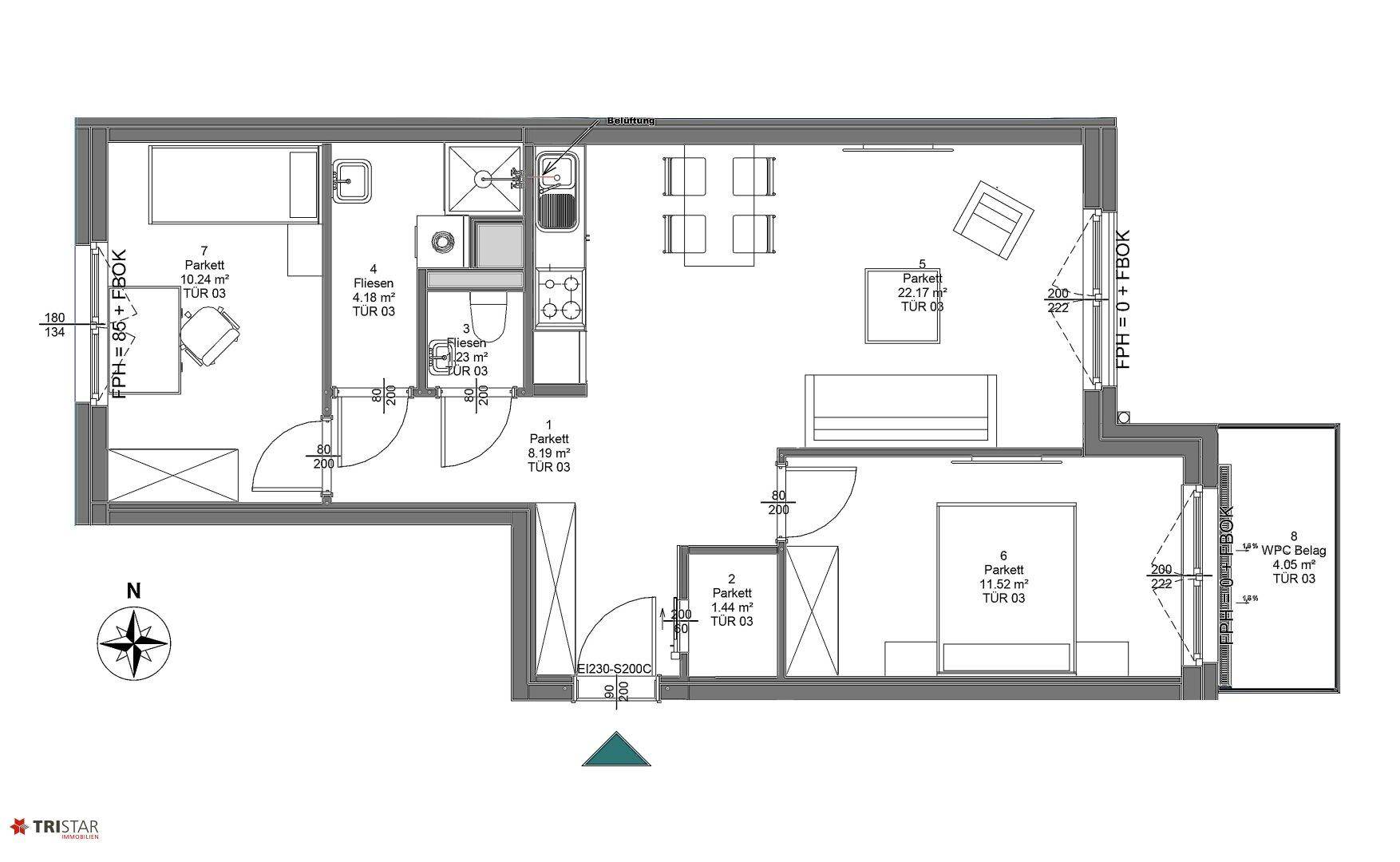 Detaillierter Grundriss einer Wohnung mit mehreren Zimmern und einem Balkon.