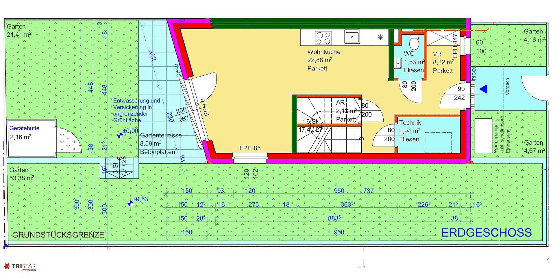 Grundriss des Erdgeschosses mit offener Wohnküche, WC und Zugang zur Gartenterrasse.