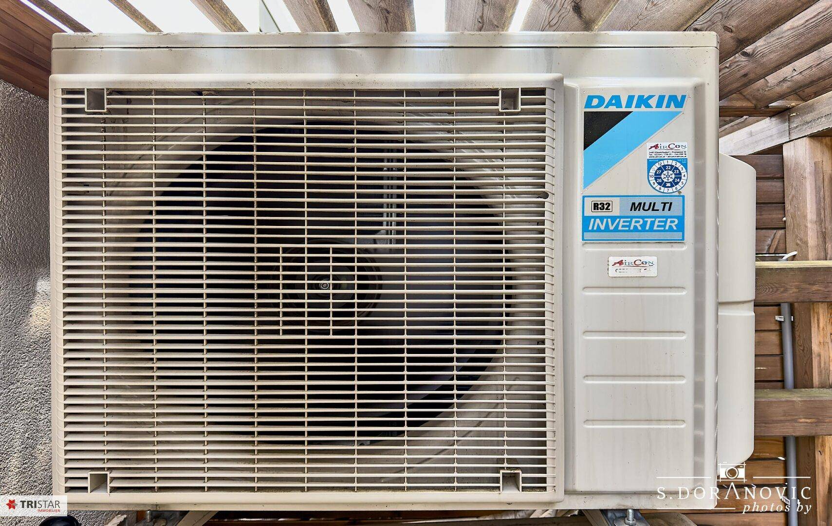 Außeneinheit einer Multi-Inverter-Klimaanlage für effiziente Kühlung.