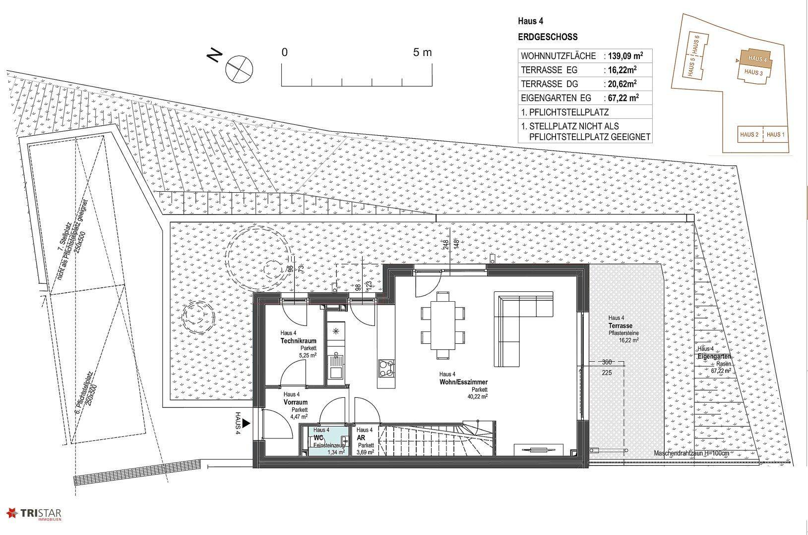 Grundriss des Erdgeschosses von Haus 4 mit offenem Wohn-Esszimmer, separatem WC, Terrasse und Garten.