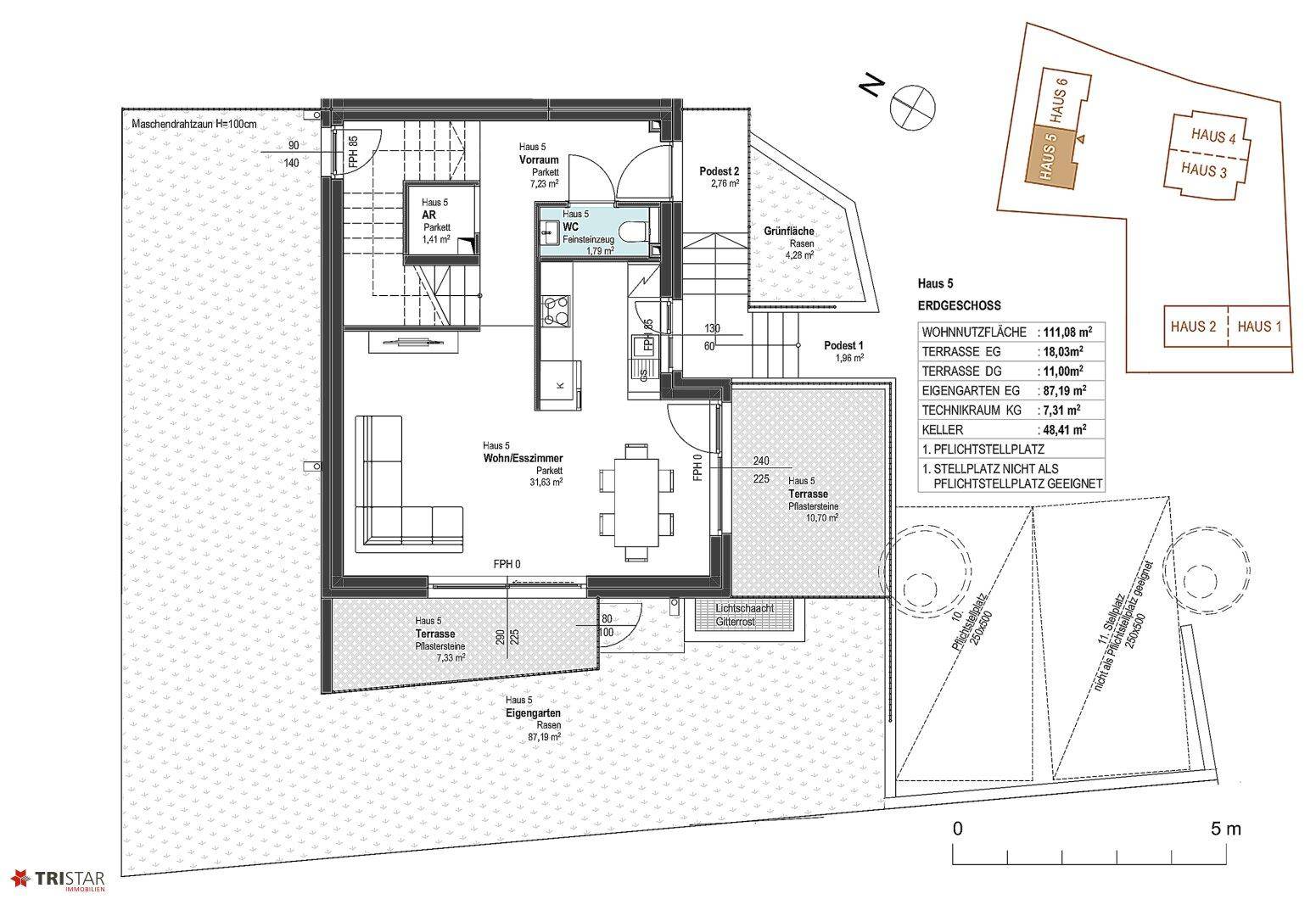 Grundriss des Erdgeschosses von Haus 5 mit offenem Wohn-Esszimmer, Küche, Terrasse und privatem Gartenbereich.