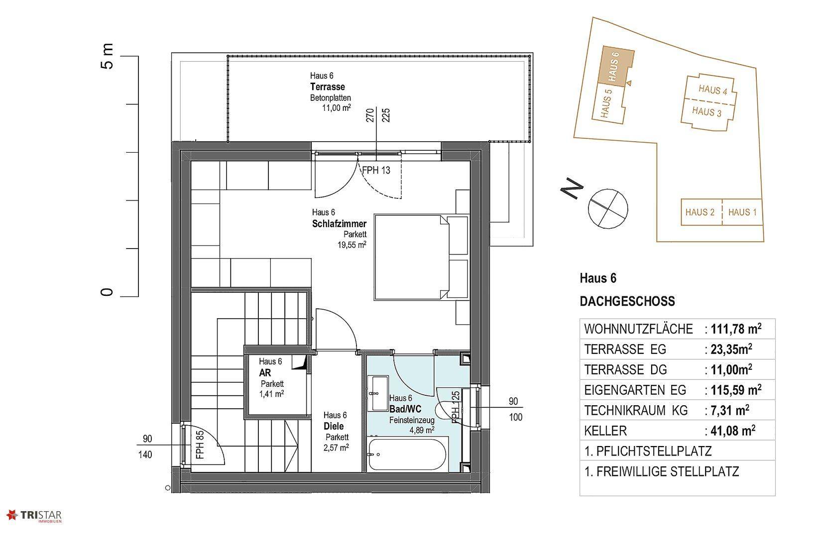 Grundriss des Dachgeschosses von Haus 6 mit einem Schlafzimmer, Badezimmer mit Badewanne und einer großen Terrasse.