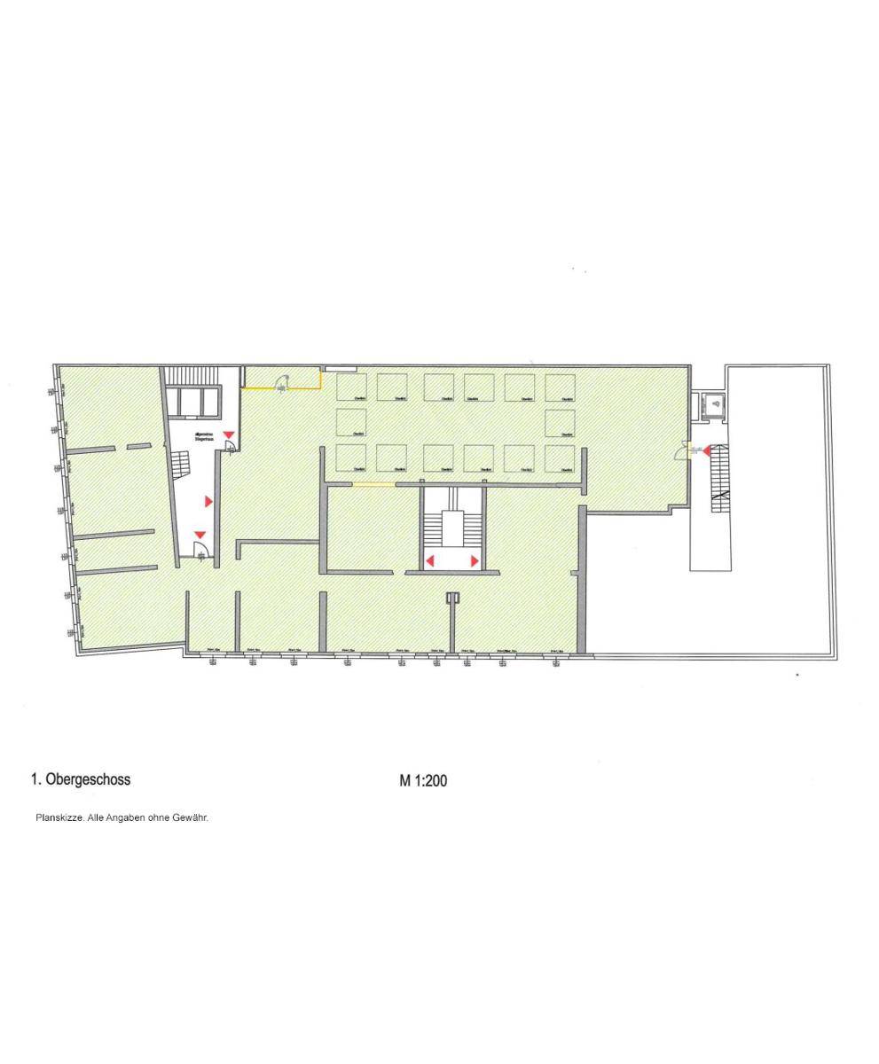 Grundriss des ersten Obergeschosses mit verschiedenen Räumen, offenem Layout und Treppenhaus.