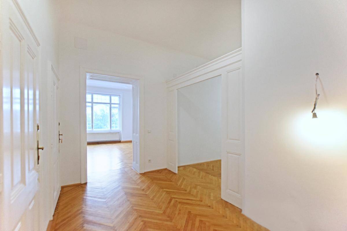 Attraktive Bürofläche in renoviertem Stilaltbau direkt bei U4-Station und Nähe 1. Bezirk - Mehr