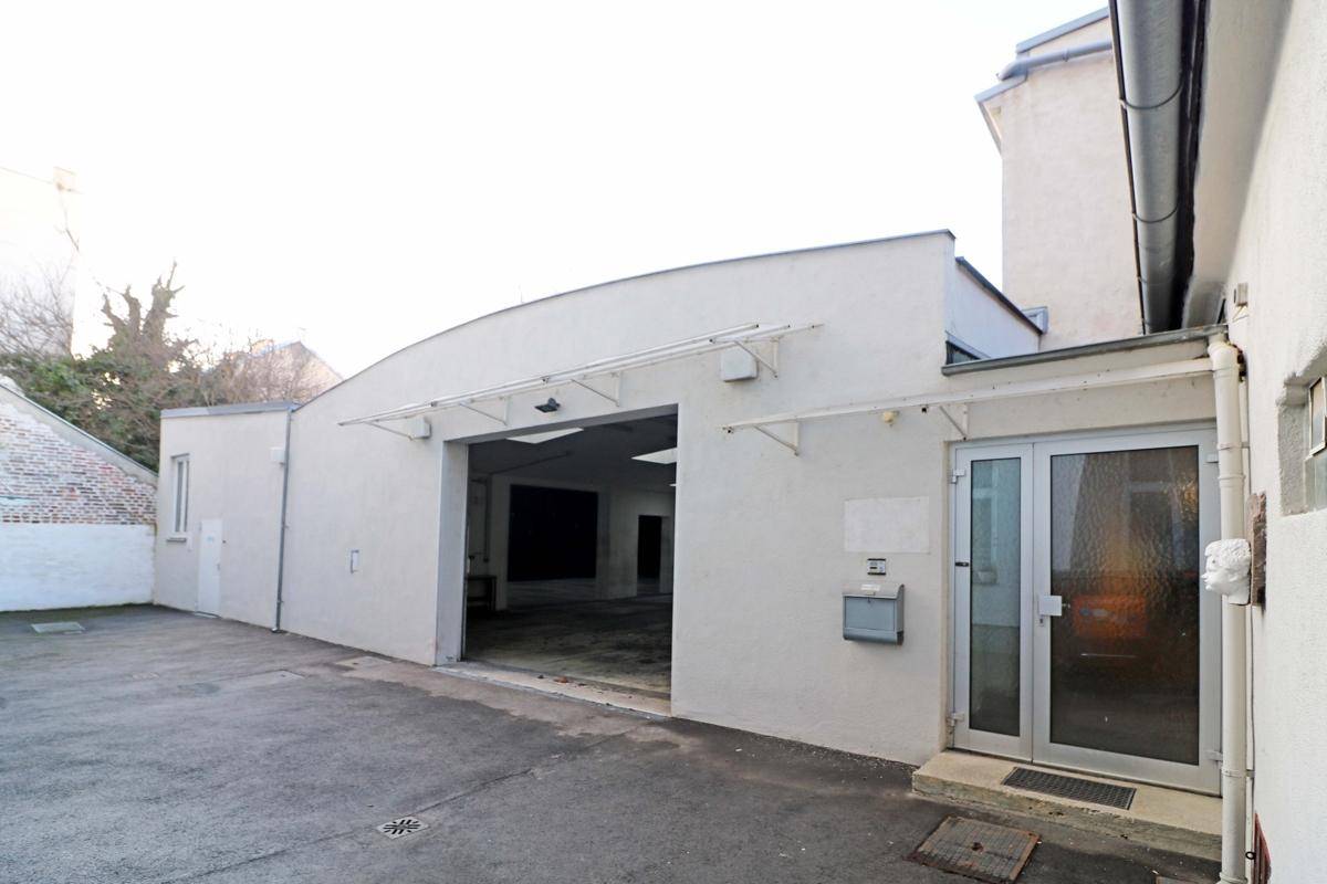 Zentrale Lagermöglichkeit! 456 m² Halle! Geschützt und sicher! - Vue 3