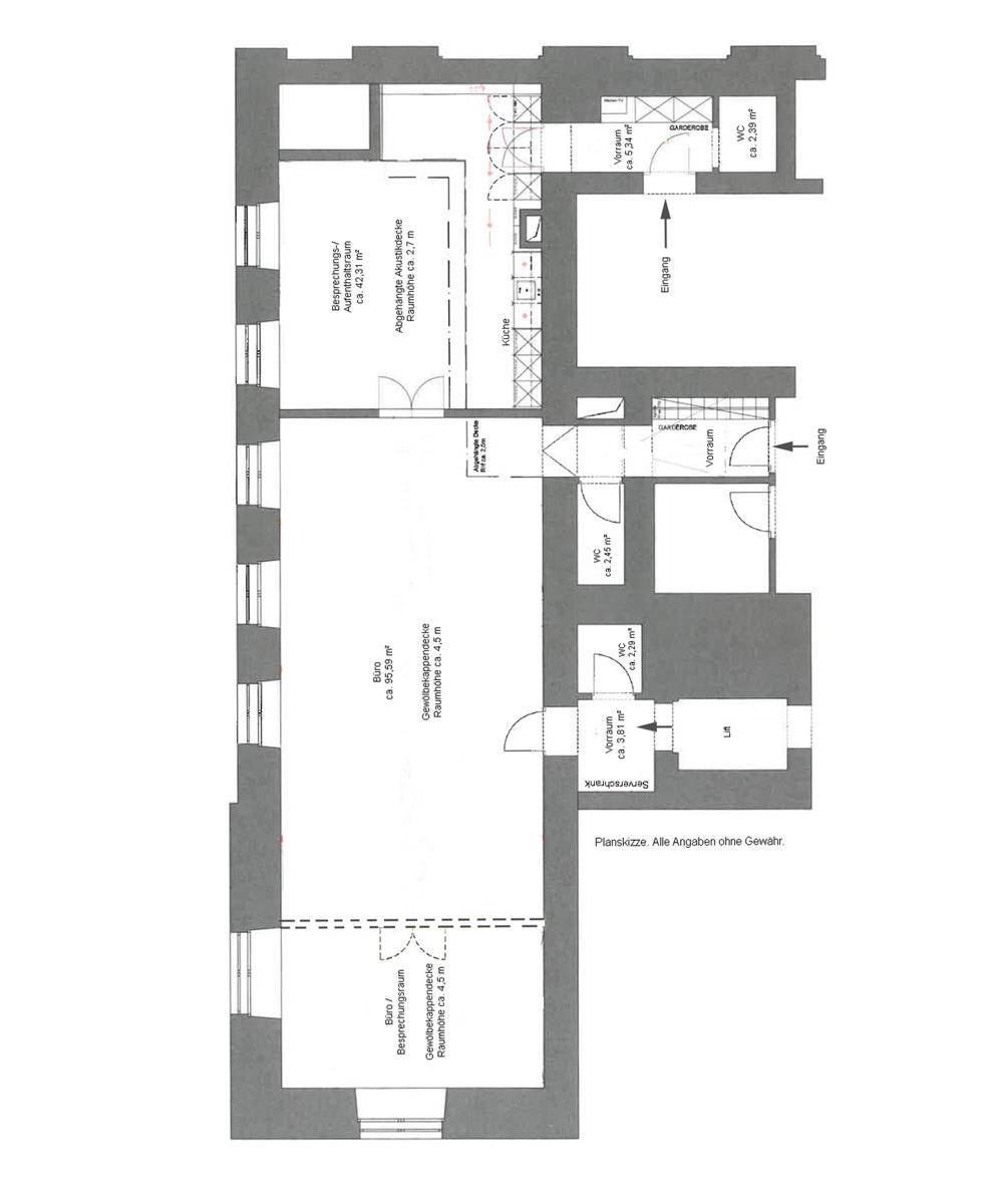 Detaillierter Grundriss einer Etage mit mehreren Räumen und Sanitärbereichen, inklusive Maßen.