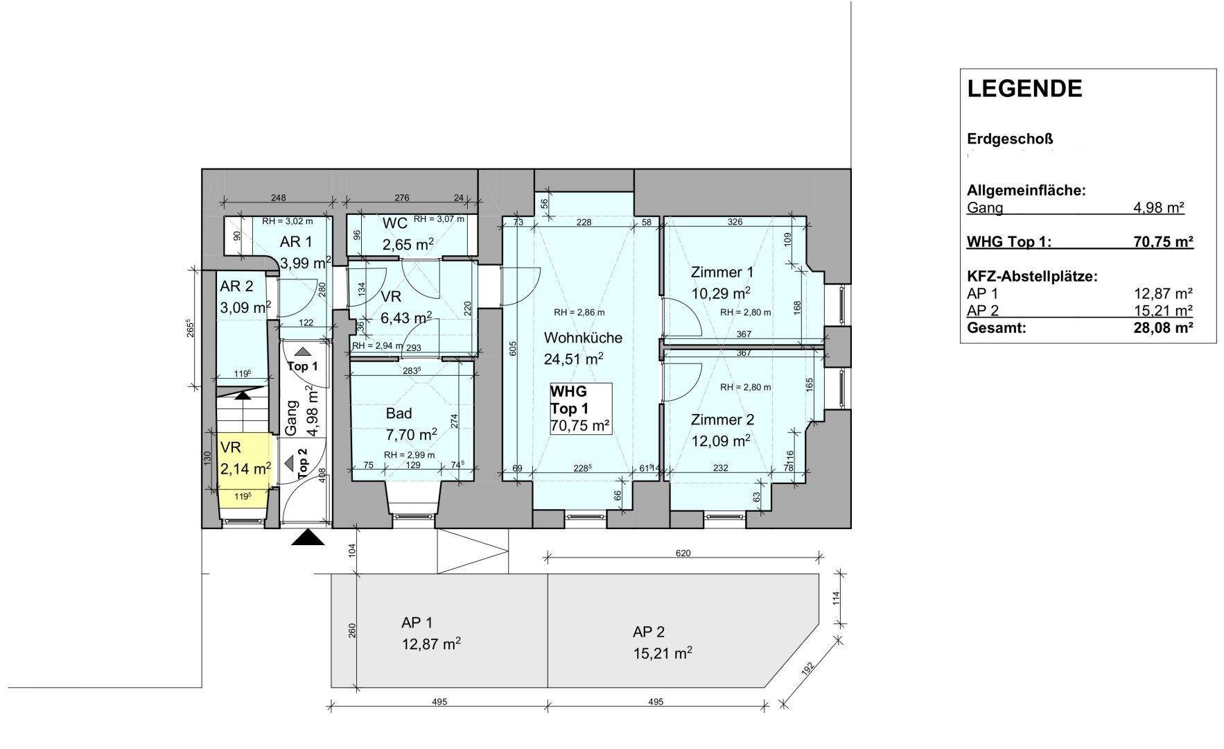 Grundriss des Erdgeschosses mit Wohnküche, zwei Zimmern, Bad, WC und zwei Parkplätzen.
