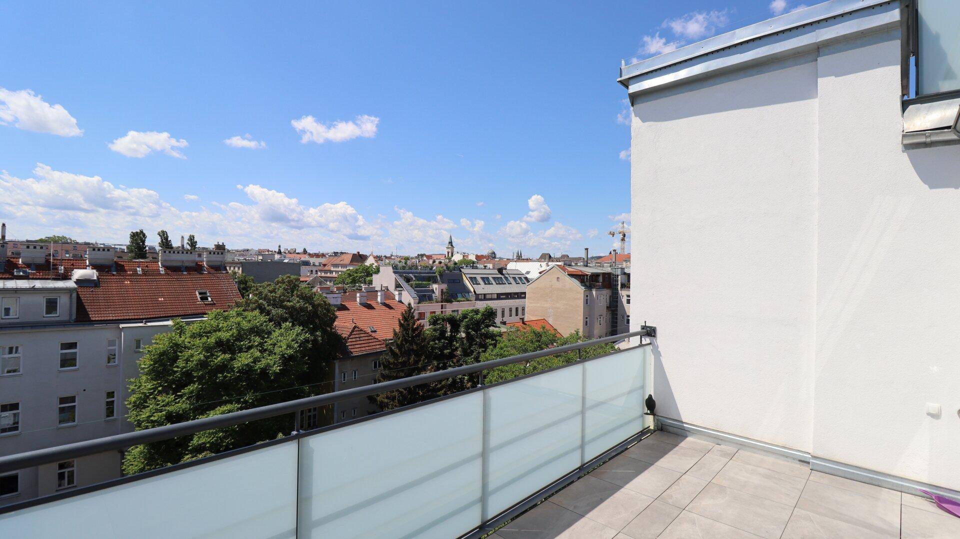 Terrasse mit Fernblick - unteres Wohngeschoss