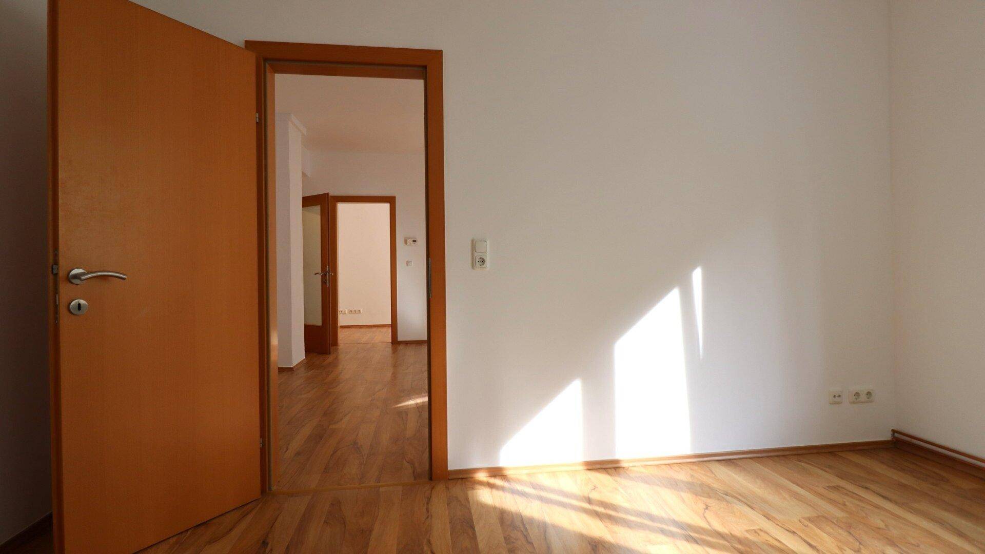 Schlafzimmer_Blick Wohnzimmer