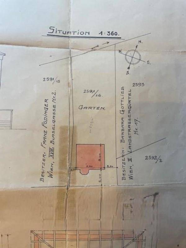 Historischer Situationsplan des Grundstücks mit Gartenbereich und angrenzenden Parzellen.