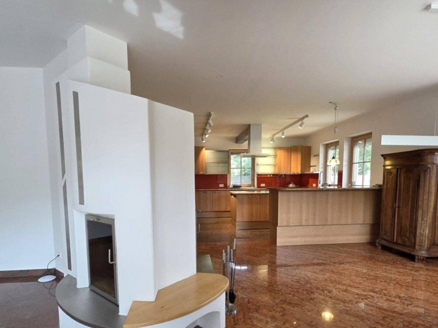 Exklusive Villa mit Pool und traumhaften Blick auf den Untersberg! - Ansicht 4