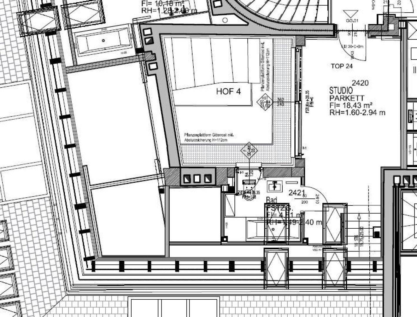 Ausschnitt eines Grundrisses mit Studio, Badezimmer und Blick auf den Innenhof.