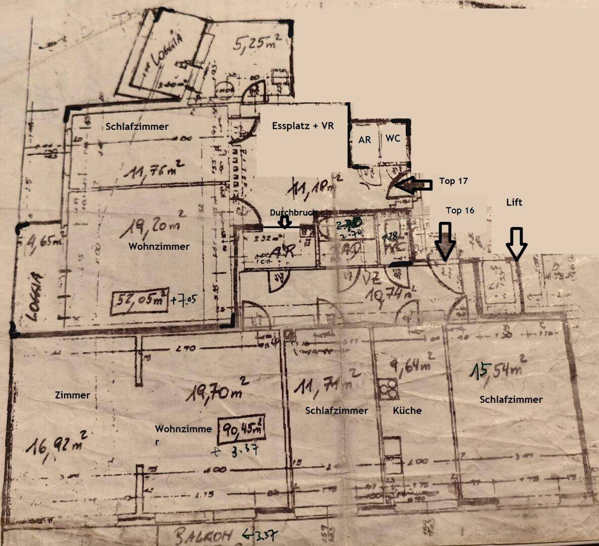 Alter Grundrissplan mit Raumaufteilung, Flächenangaben und Liftzugang für zwei Wohneinheiten.