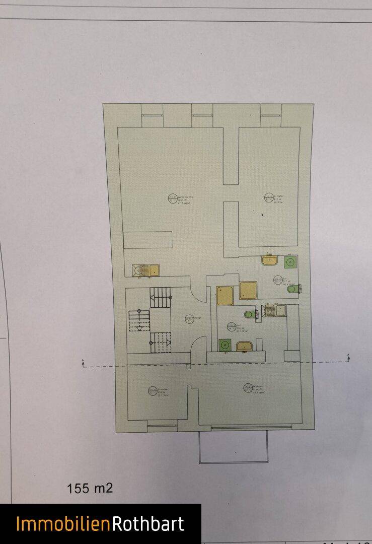 Grundriss einer Etage mit 155 m² Fläche, inklusive Treppenhaus und zwei separaten Sanitärbereichen.