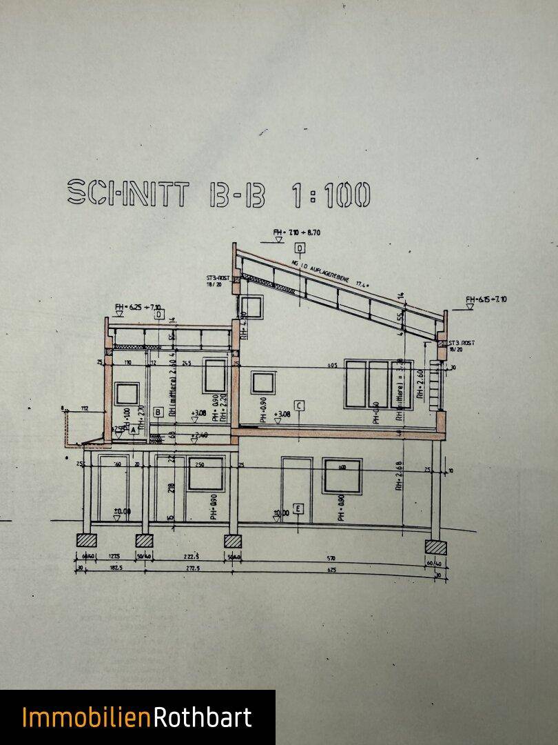 Gebäudeschnitt B-B mit Ansicht der Geschosse, Fenster und der Dachkonstruktion.