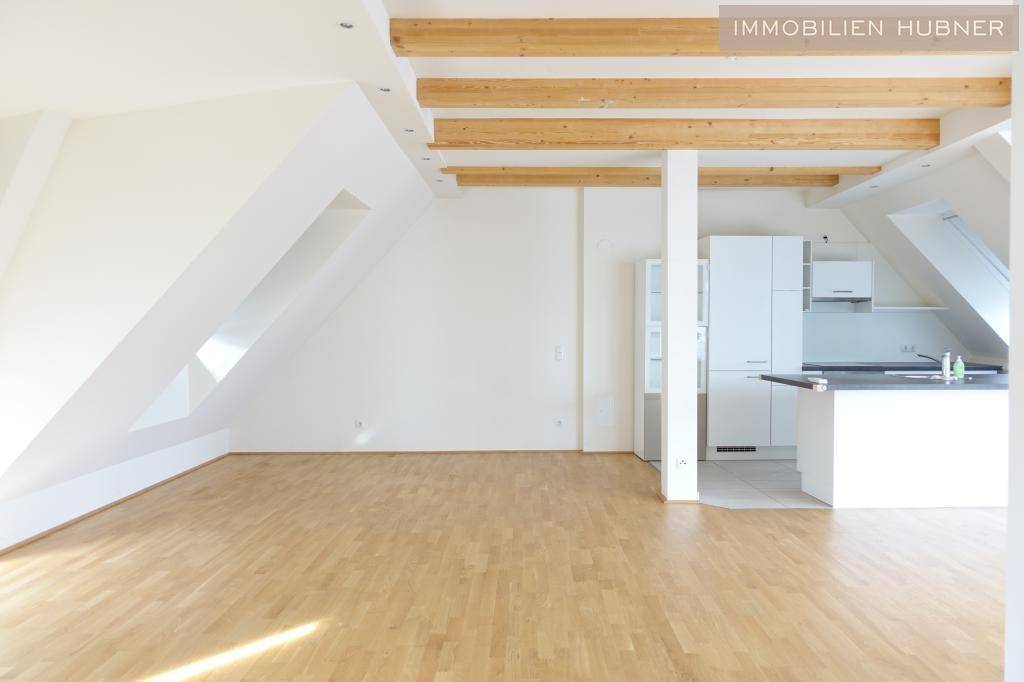 Wohnzimmer, Blick zur Küche