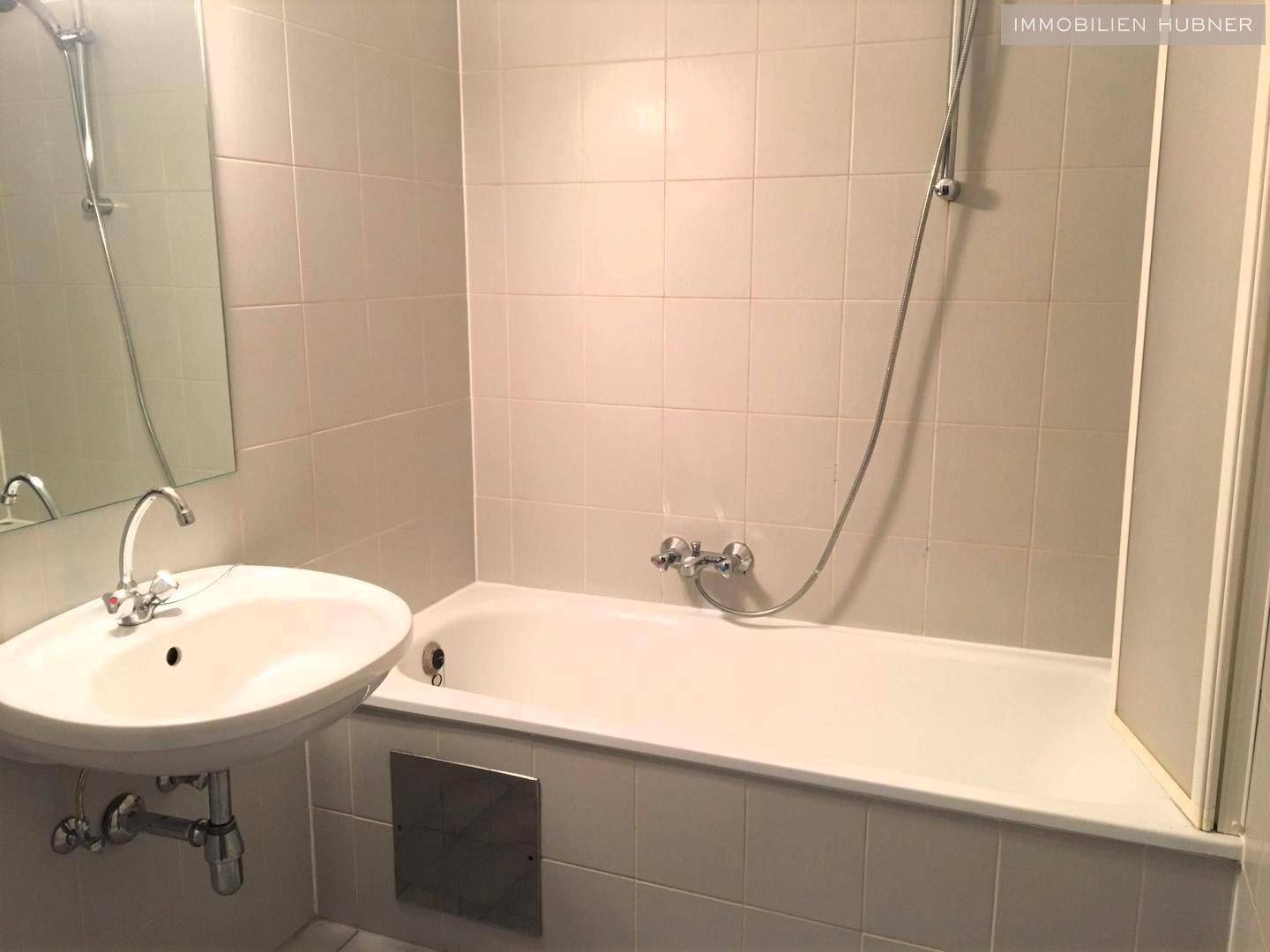 Badezimmer mit Badewanne