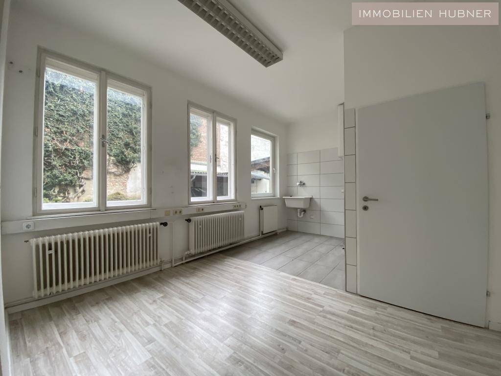 hofseitiges Zimmer