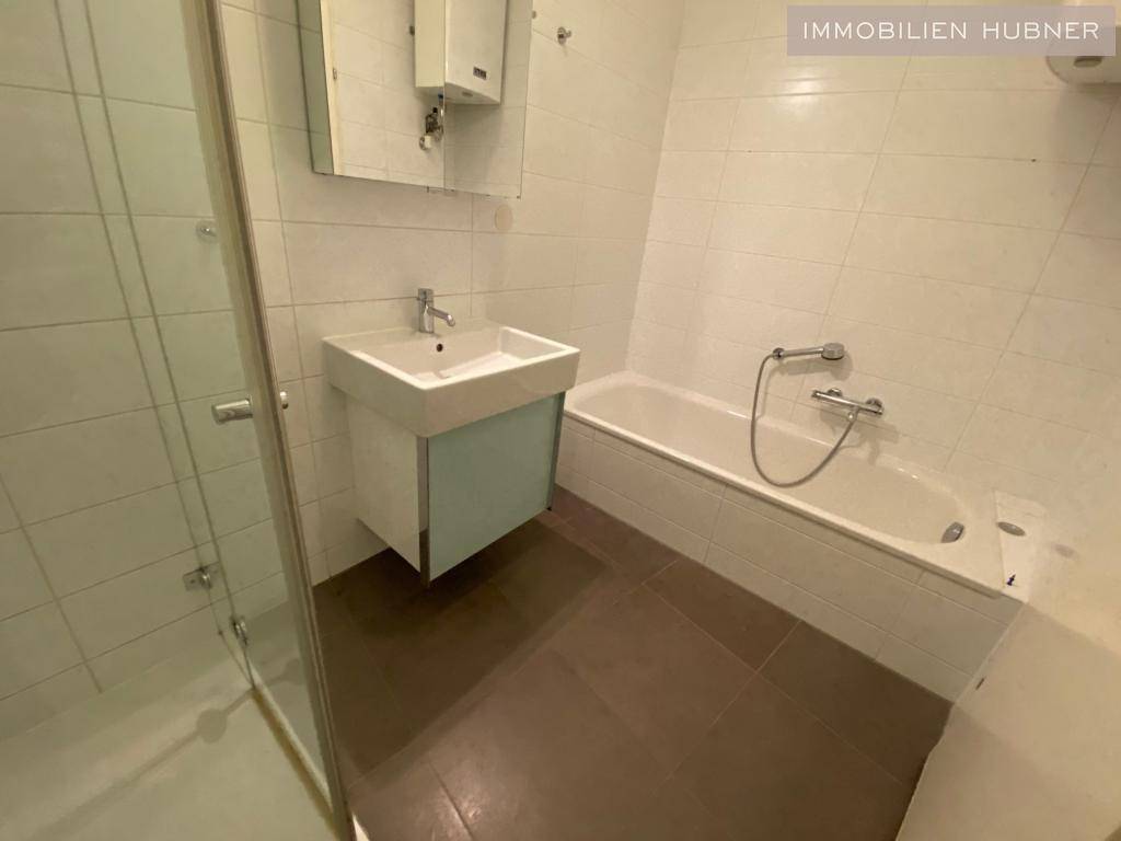 Badezimmer mit Wanne UND Dusche