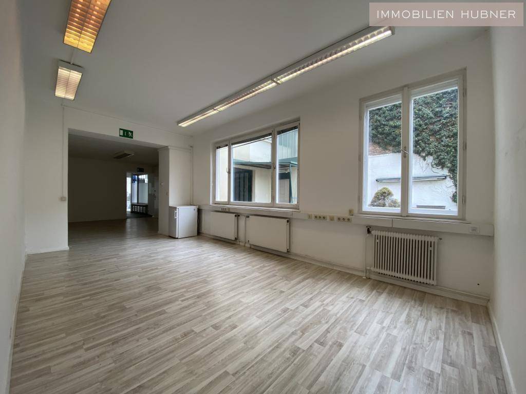 hofseitiges Zimmer - Blick zum Eingang