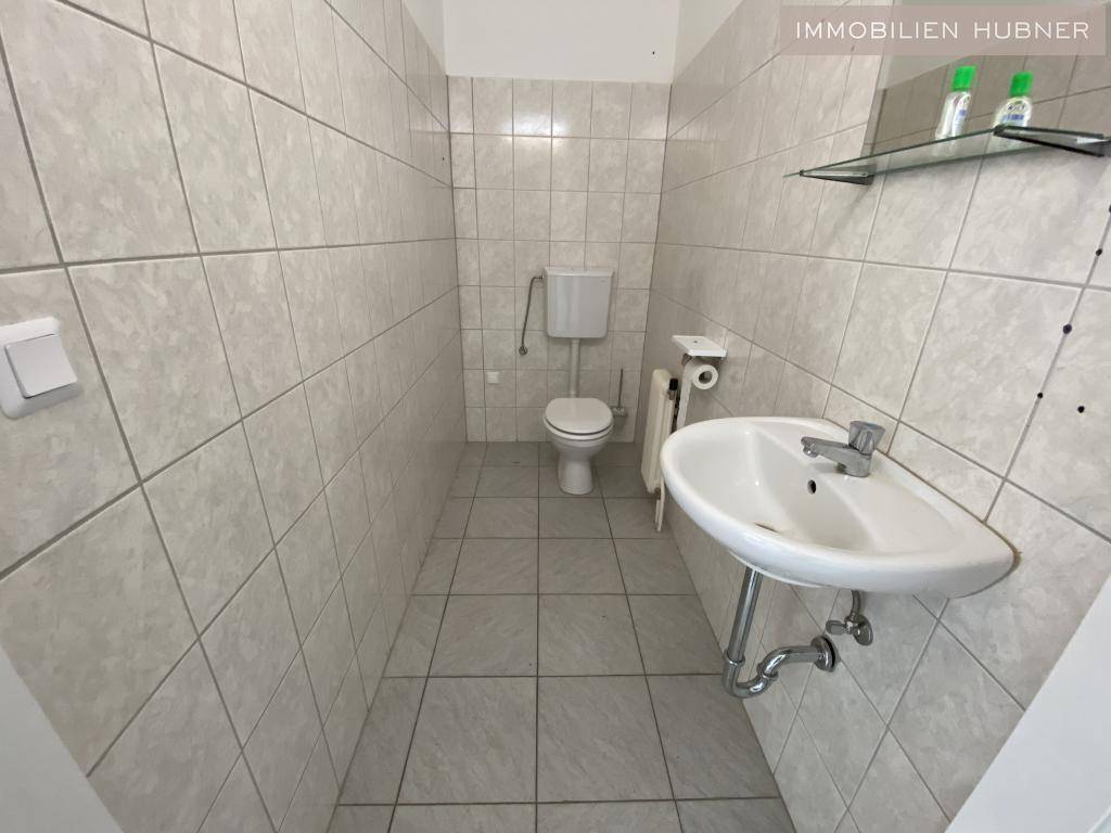 WC mit Waschbecken