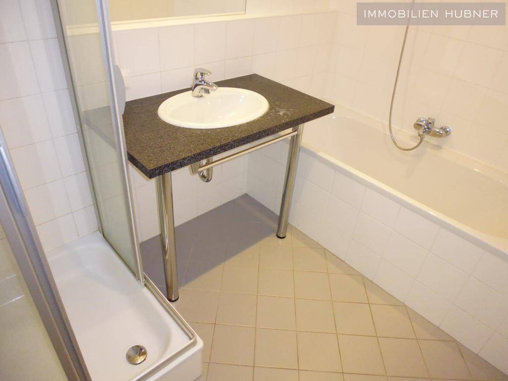 Bad mit Badewanne UND Dusche