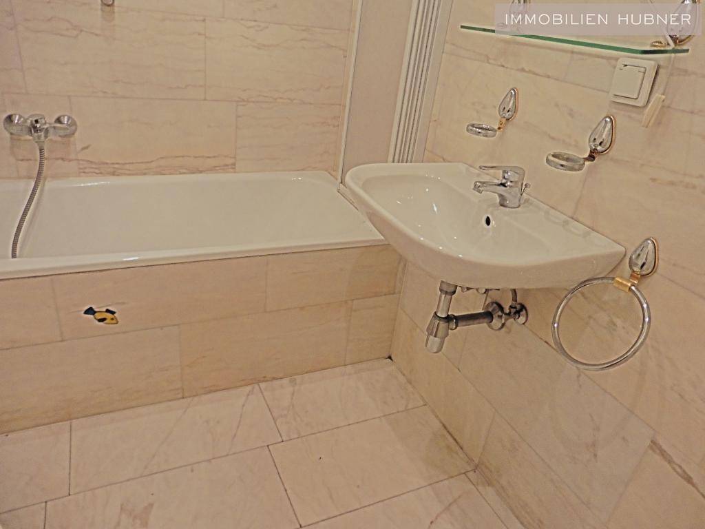 Bad mit Wanne
