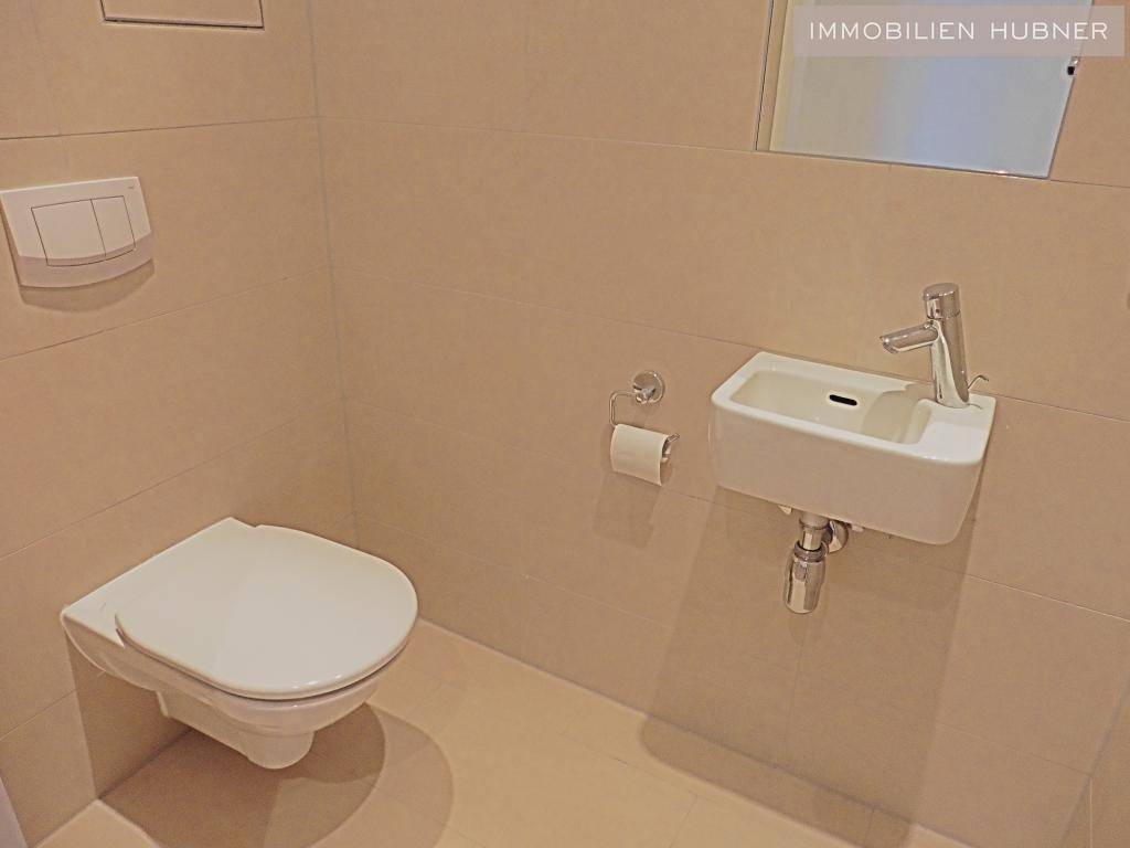 WC mit Waschbecken