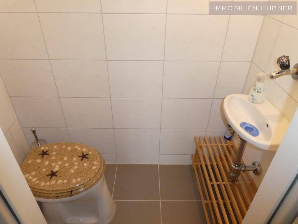 WC mit Waschbecken