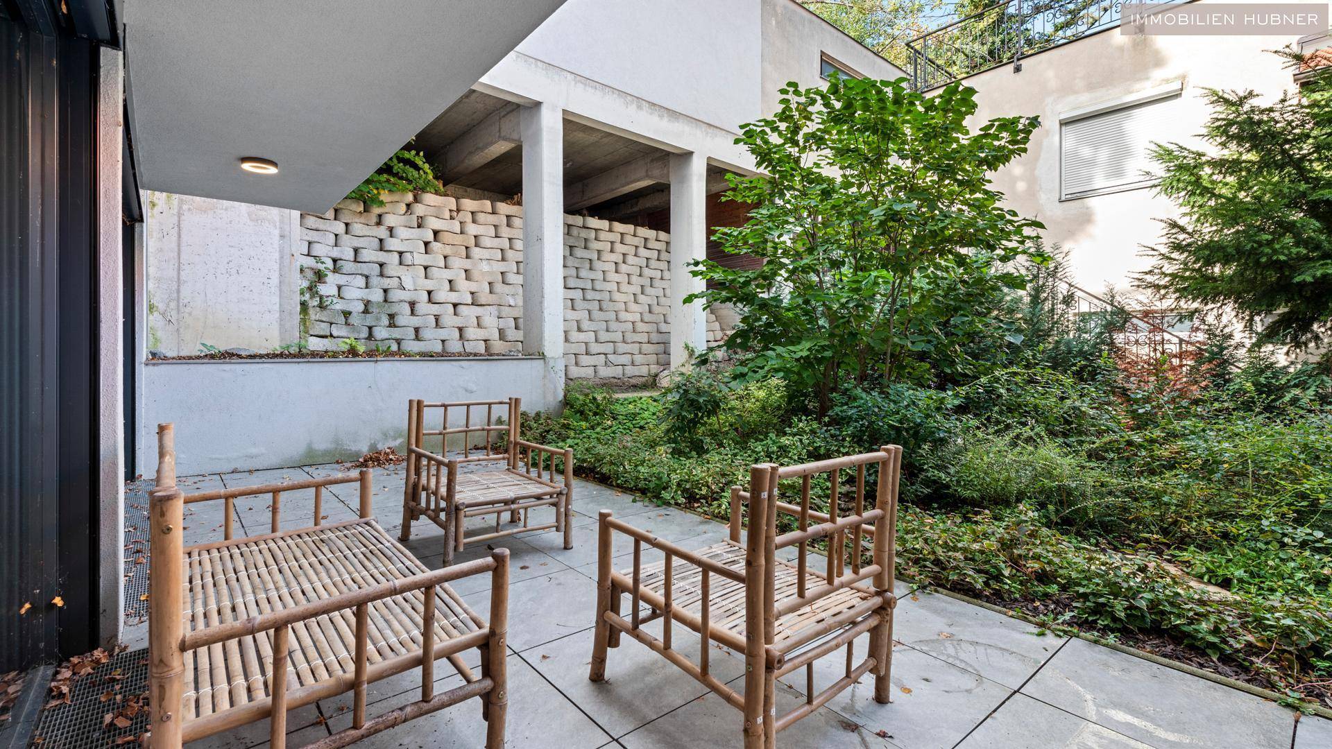 Terrasse mit Gartenblick