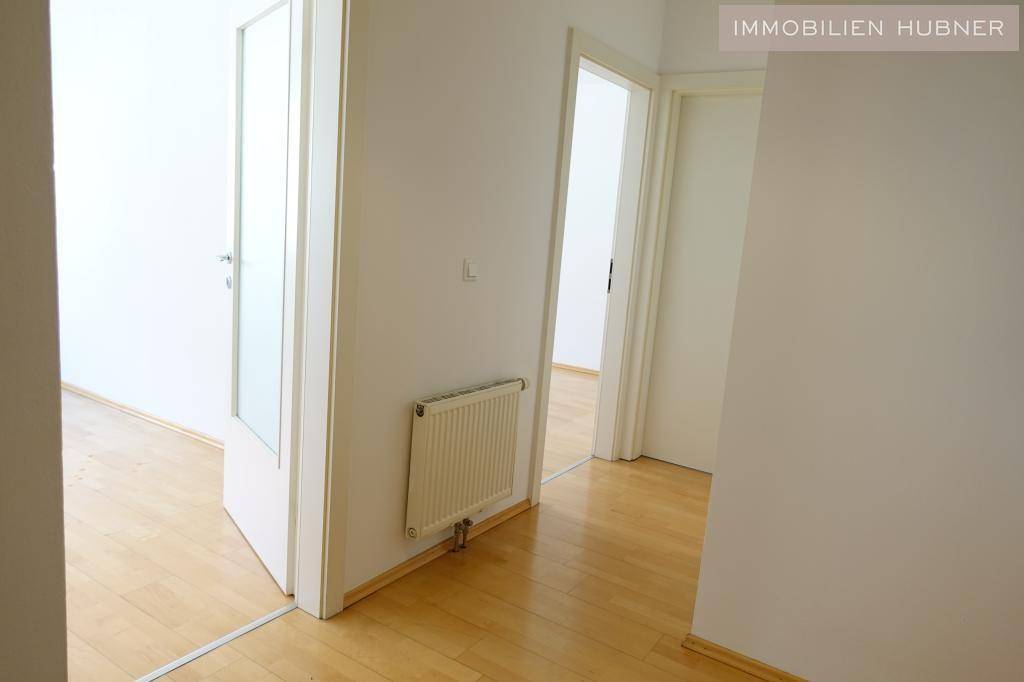 zentral begehbar