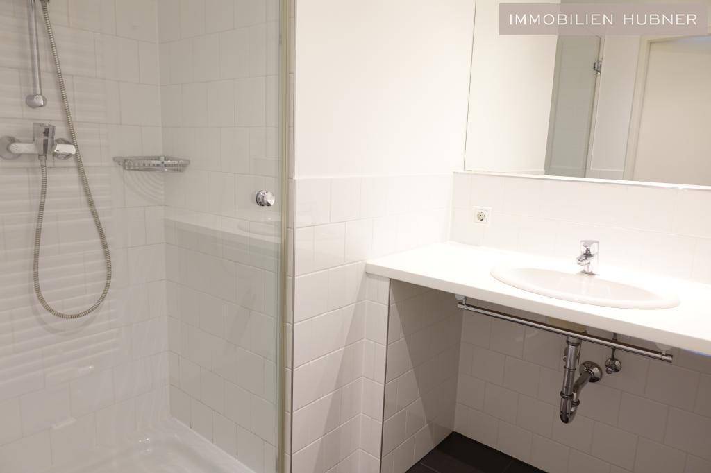 Badezimmer mit Dusche