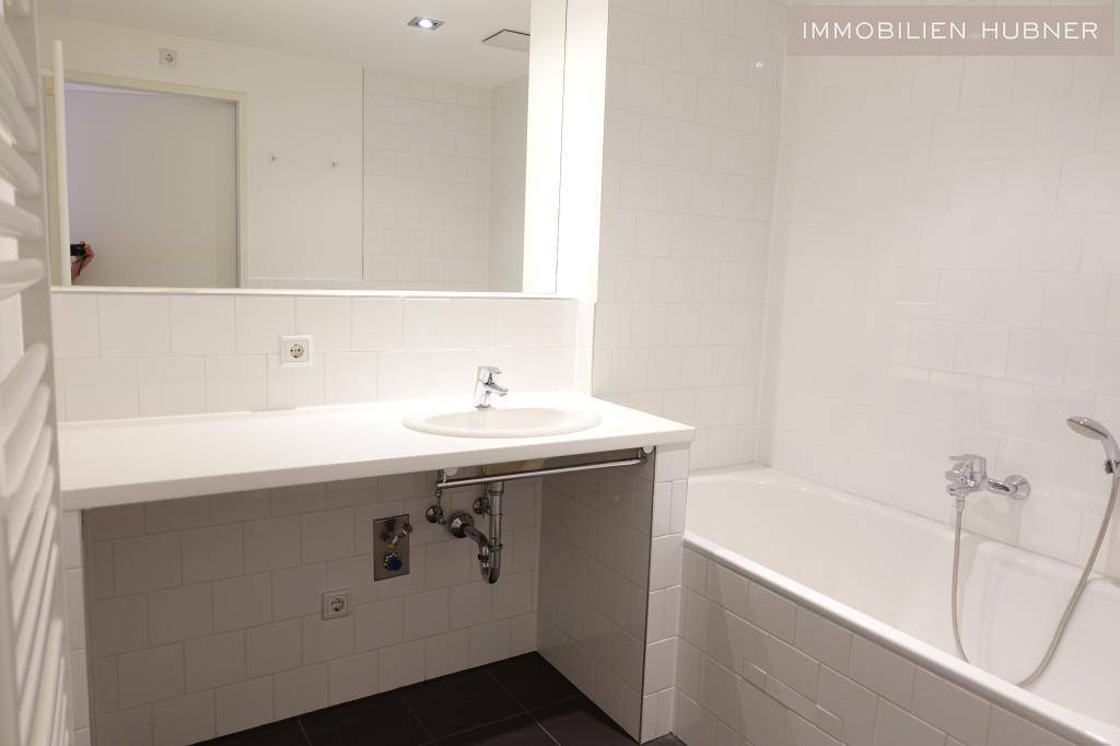 Badezimmer mit Badewanne