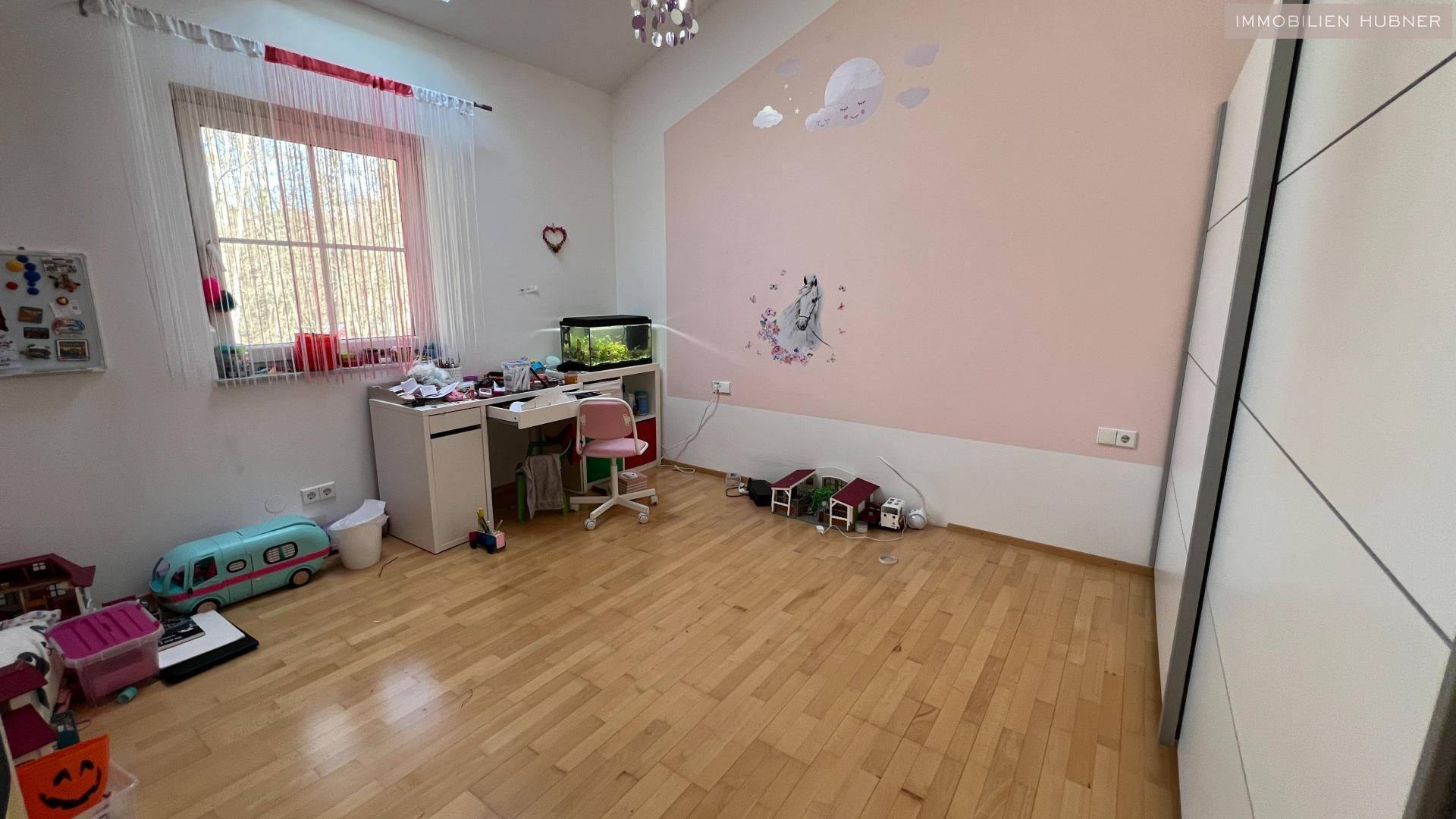 Schlafzimmer 2 von 3-4
