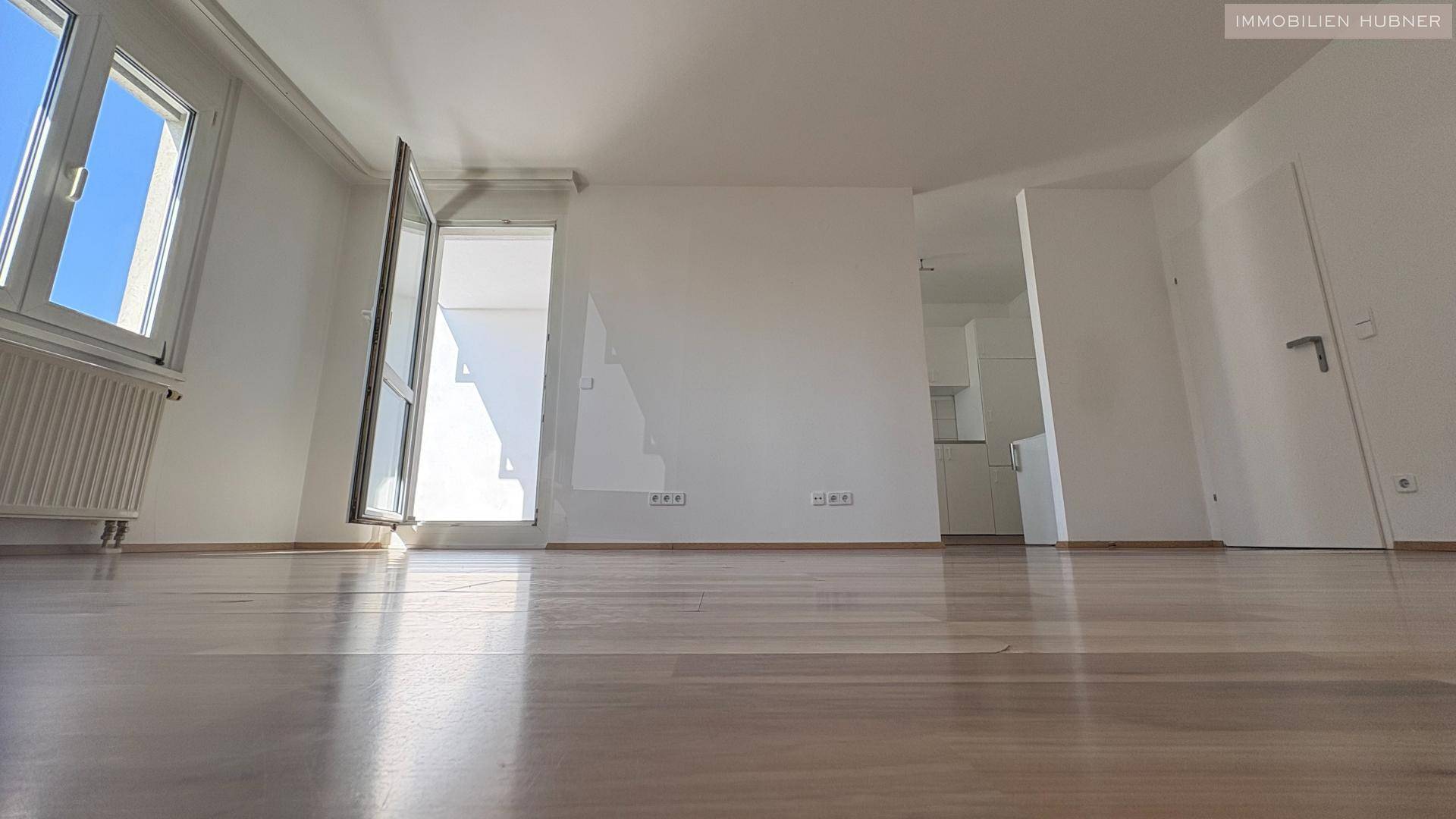 Blick vom Schlafzimmer zum Wohnraum