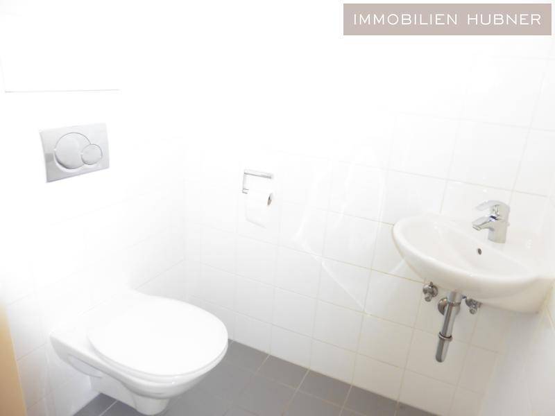 WC mit Waschbecken